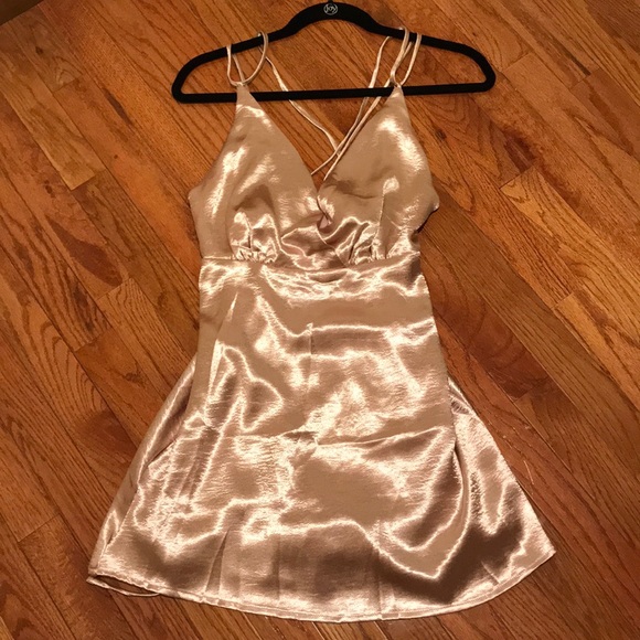 essue Dresses & Skirts - Adorable NTW dress from ESSUE